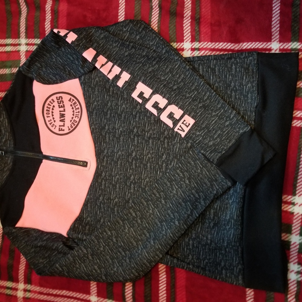 LOVE sweater - Picture 2 of 5